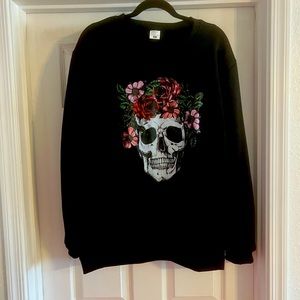 Nwot Black skull sweatshirt